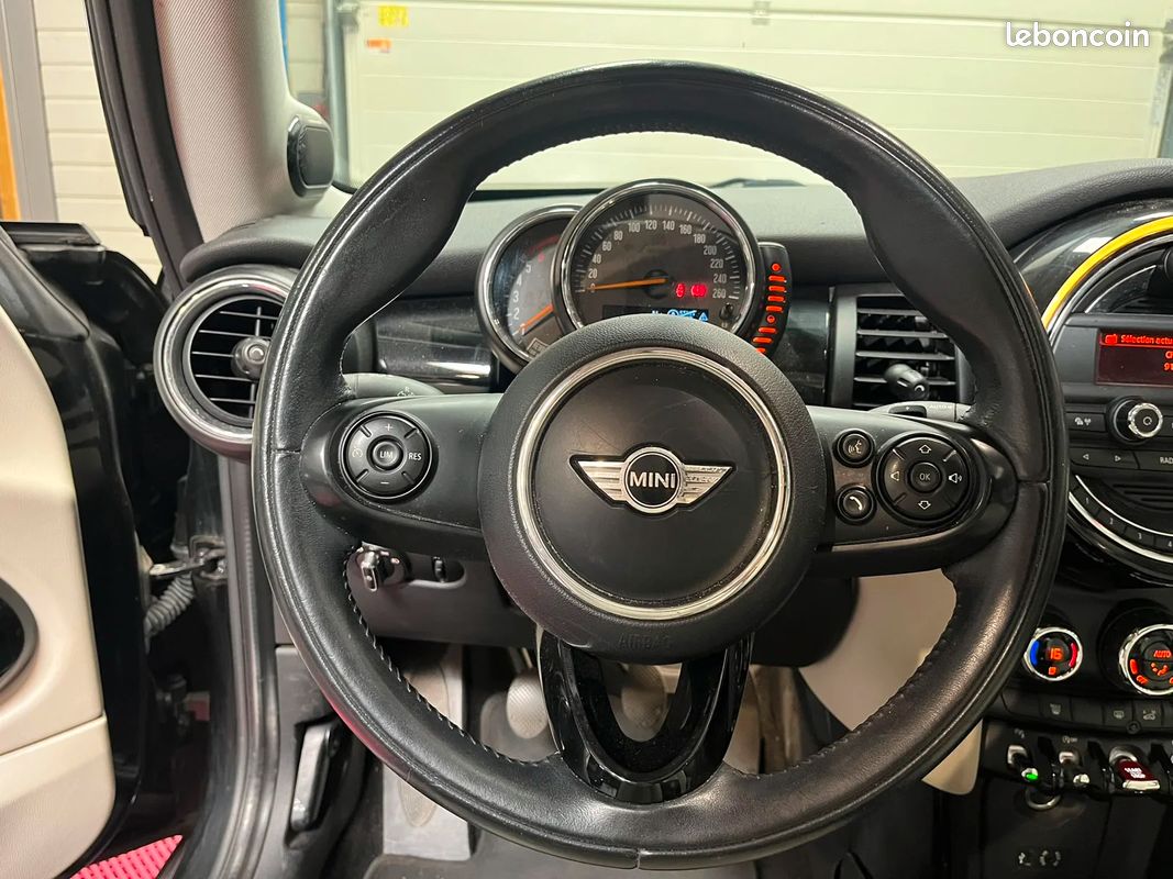Mini MINI III Cooper D 1.5 116ch Pack Chili / Toit ouvrant / Sono Harman Kardon (image 24)