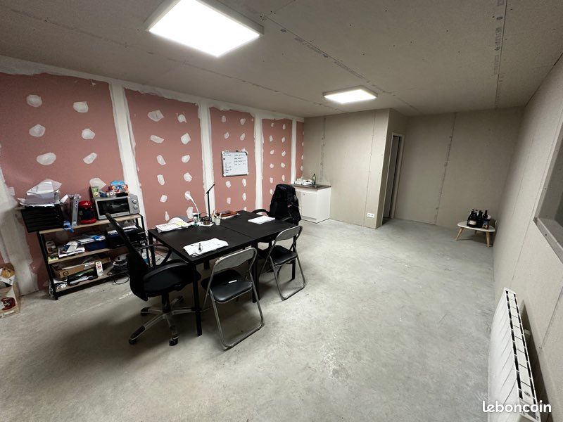 Local commercial 1 pièce 220 m² · à Dole · 220 m² · 1 100 €/mois