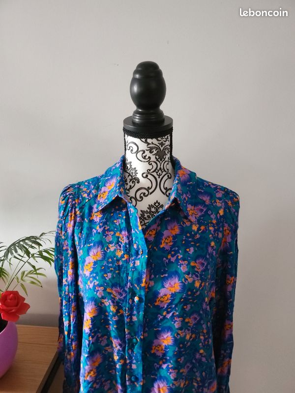 Chemise femme fashion sexy cintrée manches longues couleur bleu royal