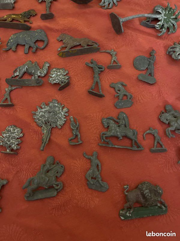 Lot De Soldats De Plomb Anciens Avec Indiens – Collection Vintage