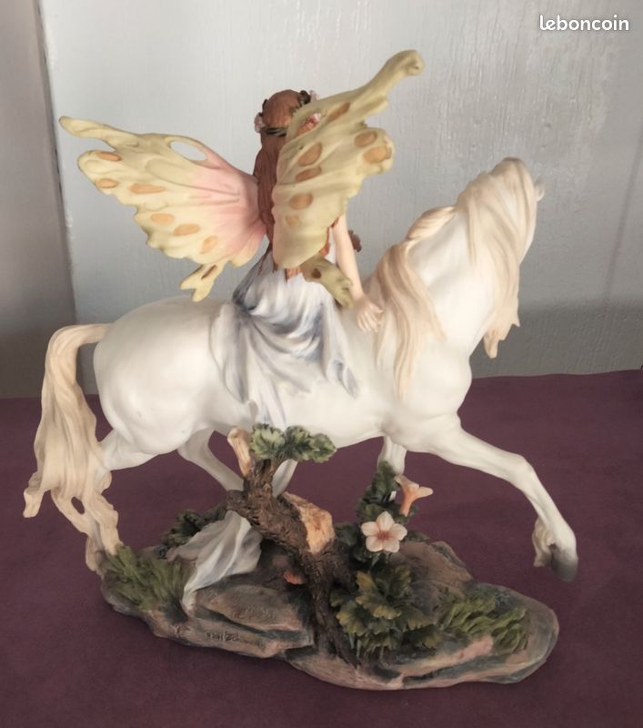 Grande figurine fée avec licorne (image 2)