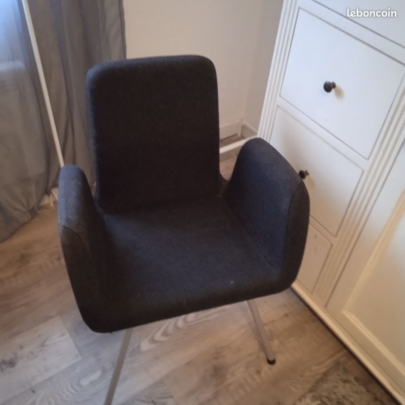 Siege tissus gris anthracite et pieds inox ,la largeur 40 cm et la hauteur d'assise et de 45 cm (image 1)