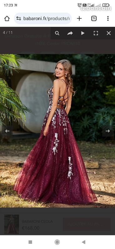 Robe de A-ligne en Tulle à Lacet et Col en V Bordeaux de chez Babaroni (image 1)