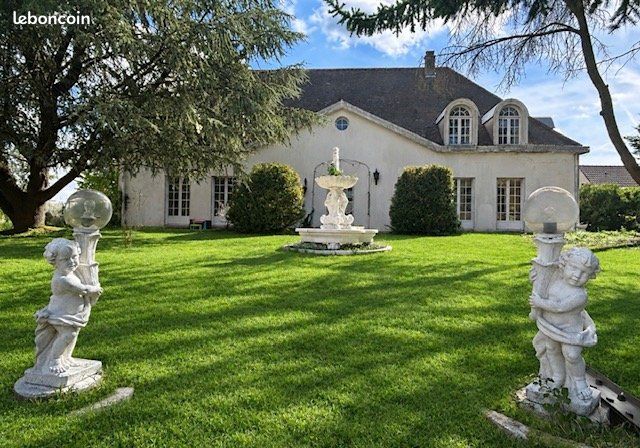 Maison 12 pièces 368 m² · à Roissy-en-Brie · 368 m² · 640 000 €