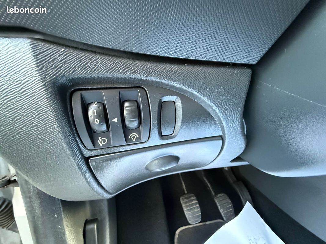 Renault twingo 2 phase 2 ethanol 1.2i - 16v 75cv 2014 (image 26)
