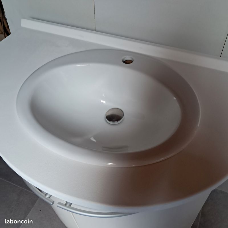 Meuble à suspendre avec vasque et porte-serviettes (image 8)