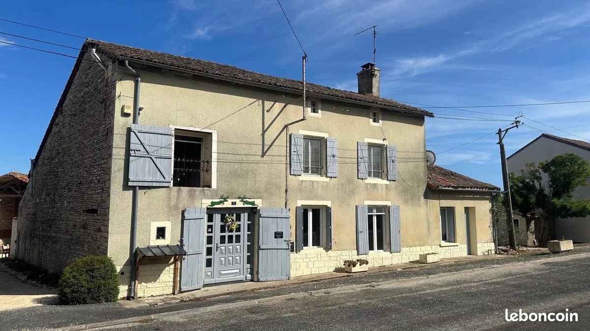 Maison 7 pièces 182 m² · à Brux · 182 m² · 154 830 €