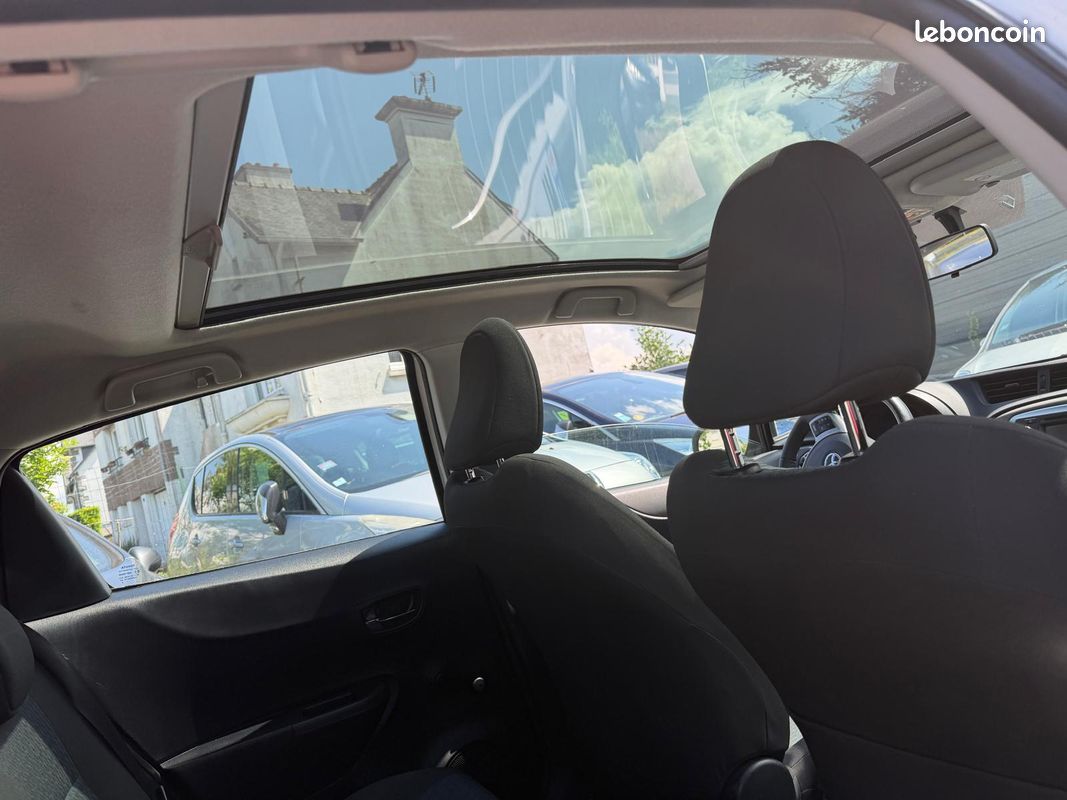 Toyota yaris d-4d pack design couleur blanc nacre (image 7)