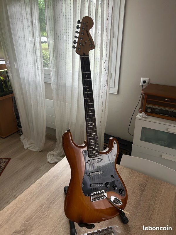 Fender stratocaster us 2022 (image 1)