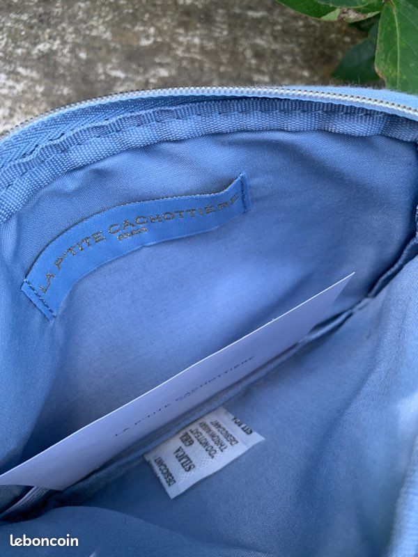 Petite pochette La P’tite Cachottière motif étoiles dorées (image 4)