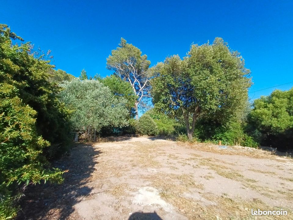 Terrain 405 m² Pierrefeu Du Var · à Pierrefeu-du-Var · 180 000 €