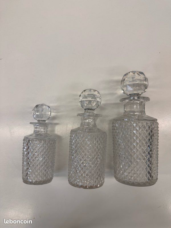 Lot de 3 Carafes en Cristal BACCARAT France – Signées – Milieu XXe (image 1)