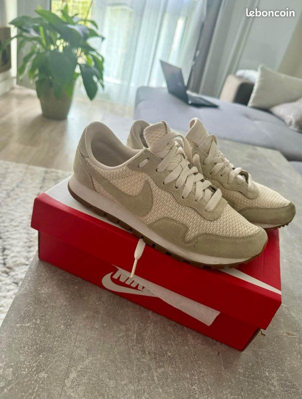 Basket Nike crème (image 1)