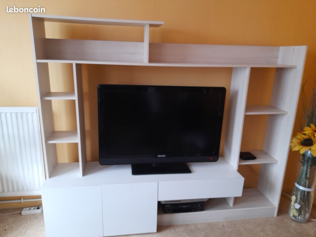 Meuble de télévision en bois (image 2)