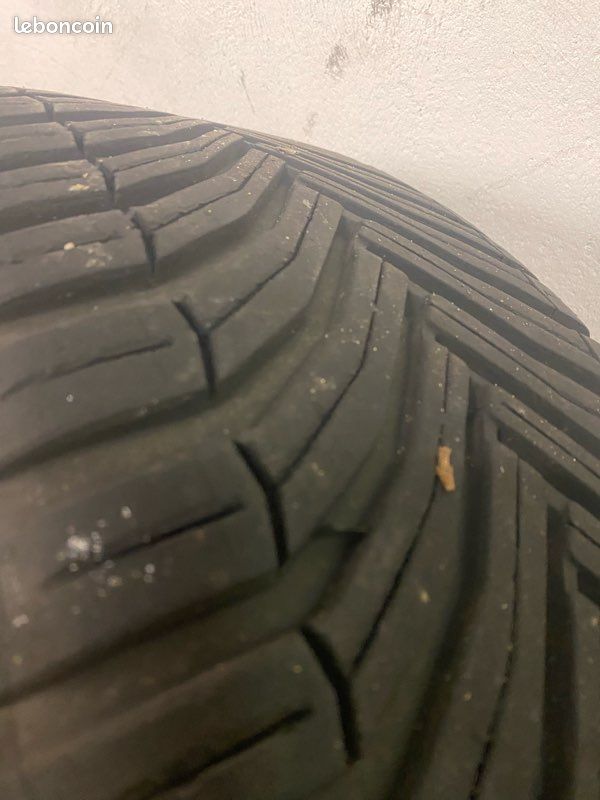 Pneu Michelin 215/50/18 parfait état (image 2)