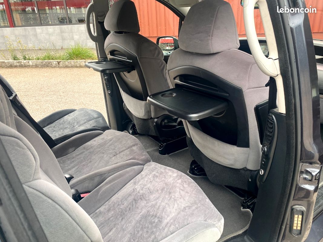 Citroen c8 2l HDi état neuf 7 places (image 5)