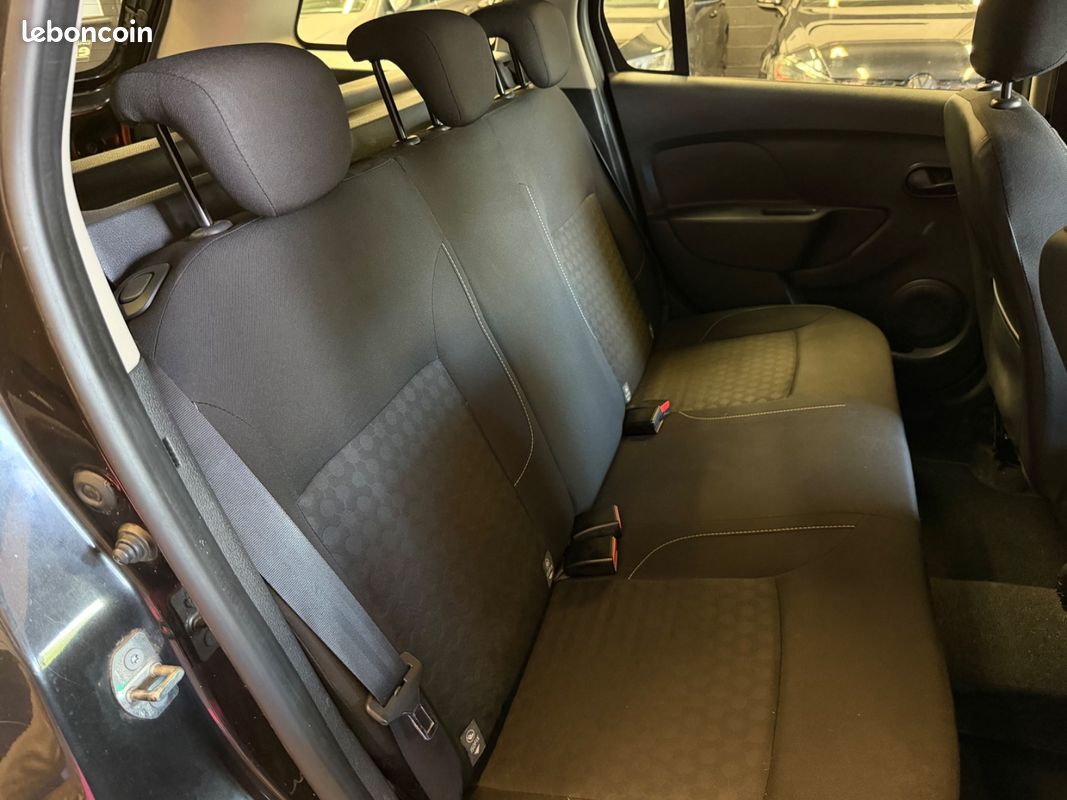 DACIA LOGAN MCV TCe 90 Ambiance / Ecran / Régulateur et limiteur de vitesse / Distribution / (image 26)