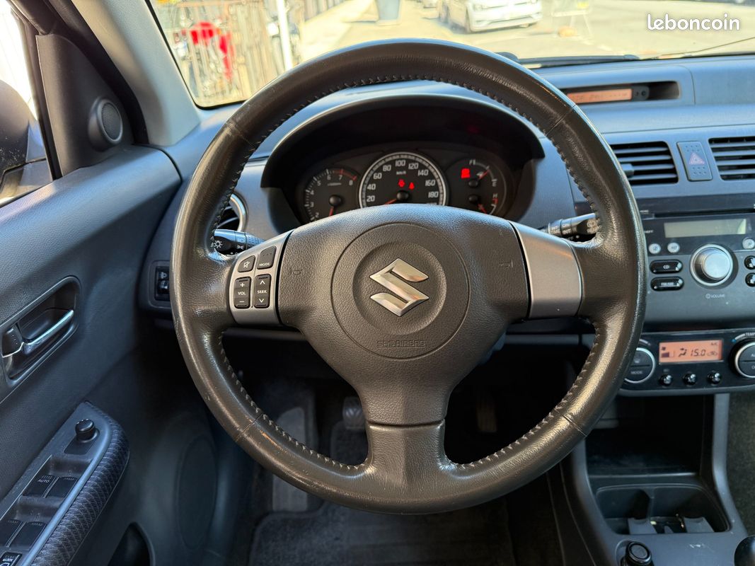 SUZUKI SWIFT 1.3 GLX 4x4 (image 14)