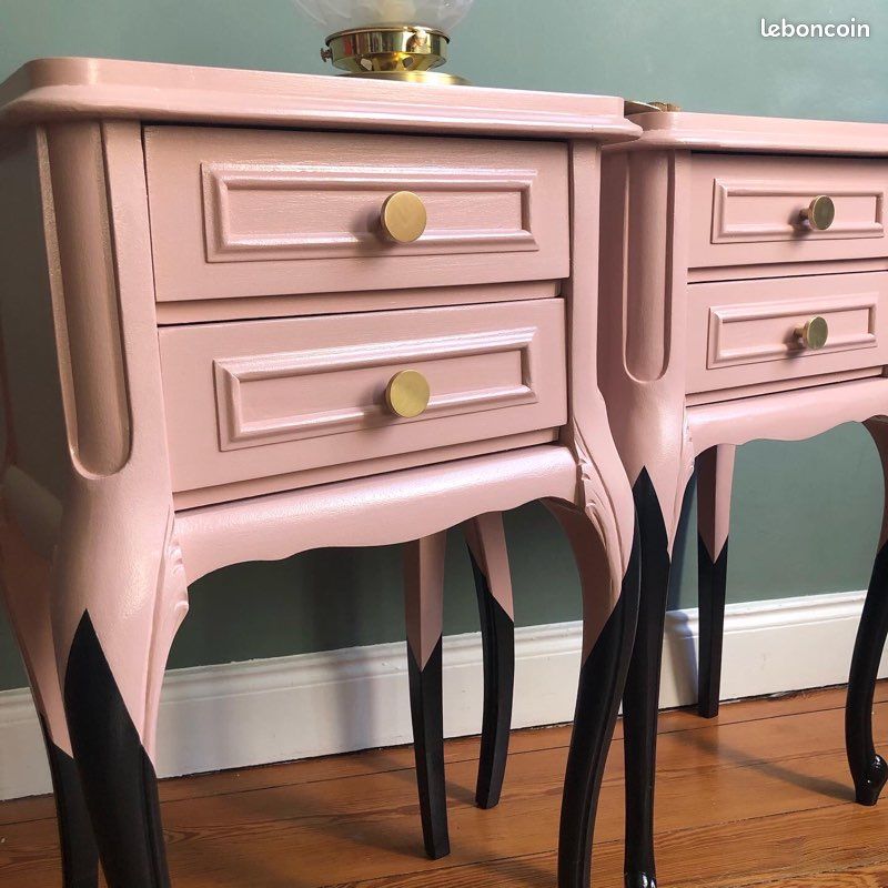 Paire de chevets anciens style Régence rénovés en rose poudré et noir (image 2)