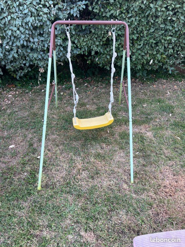 Balançoire portique en métal pour enfant - Bon état (image 1)