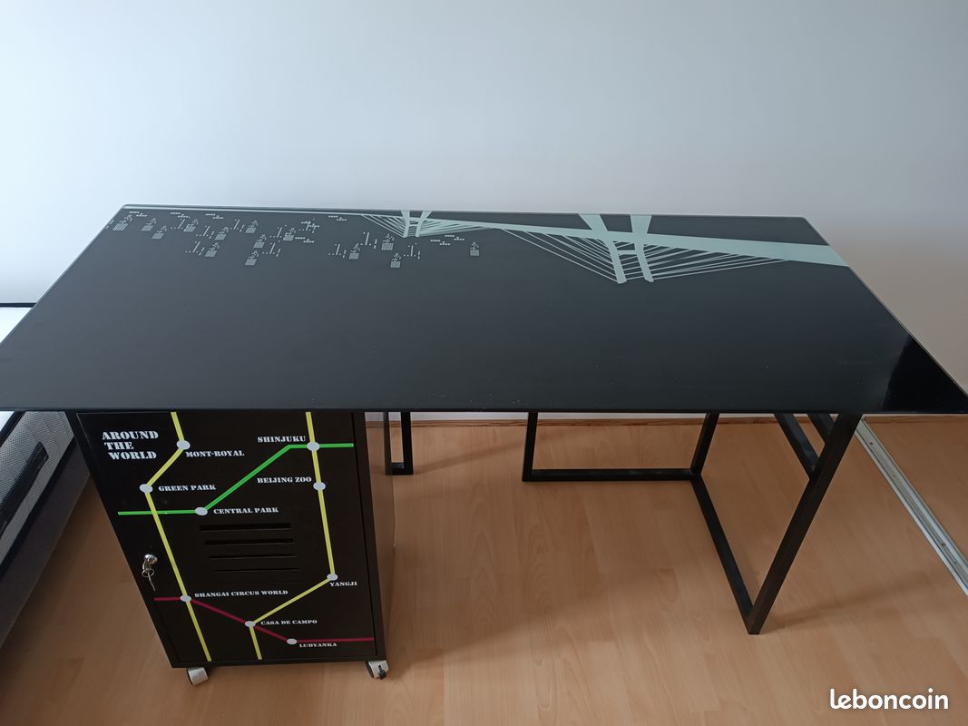 Bureau (image 1)