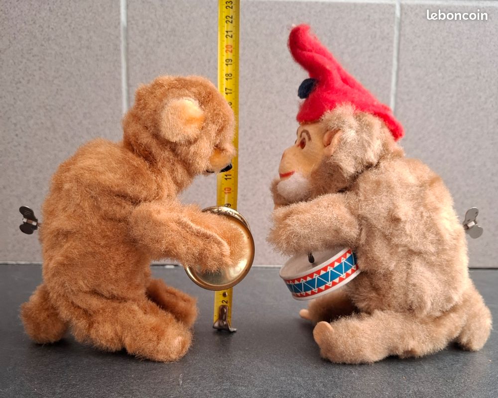 Joustra - 2 jouets, l'ours ref 1041 et le poussin ref 1040 en