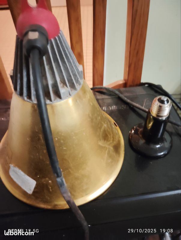 Lampe chauffante pour reptile (image 1)