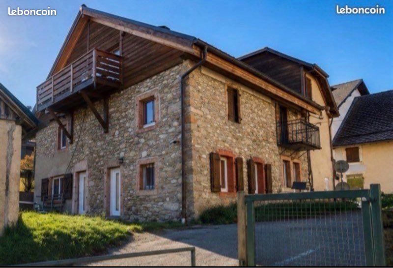 Maison 10 pièces 230 m² · à La Muraz · 230 m² · 850 000 €