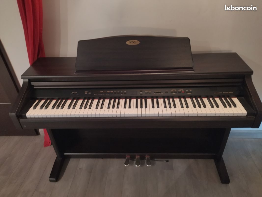 Piano kawai (image 1)