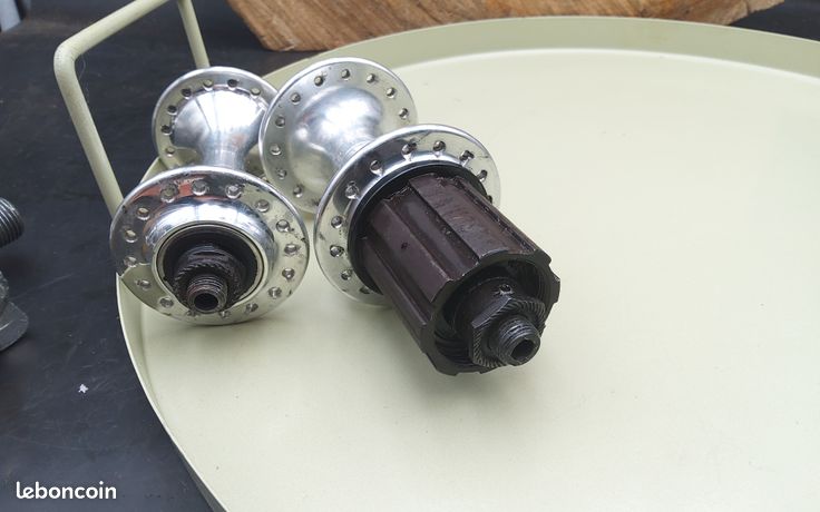Plateau à moyeu compatible Meccano 140 mm 32 trous périphériques