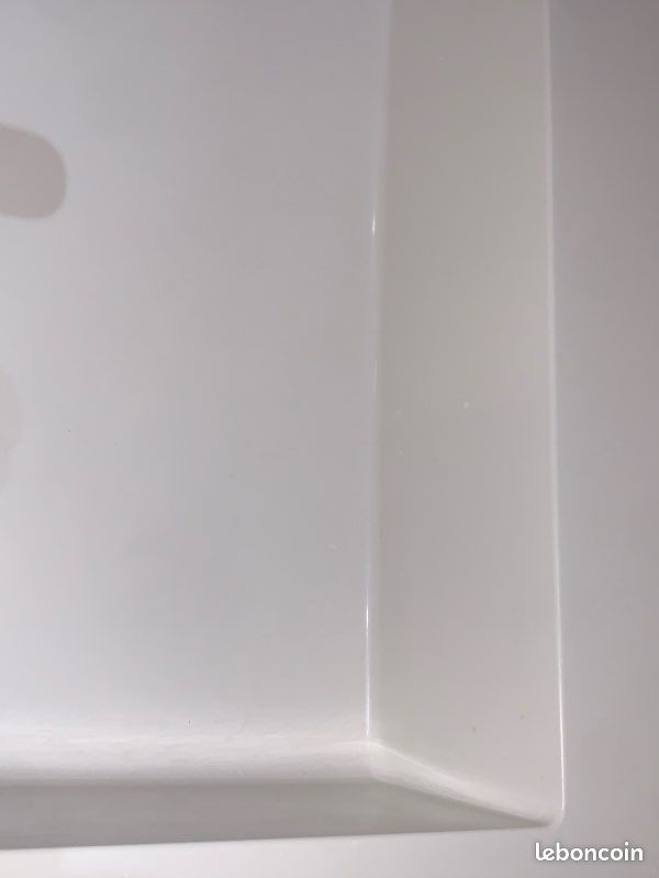 Ensemble de salle de bain avec miroir, vasque, robinet, éclairage intégré et espace de rangement (image 13)