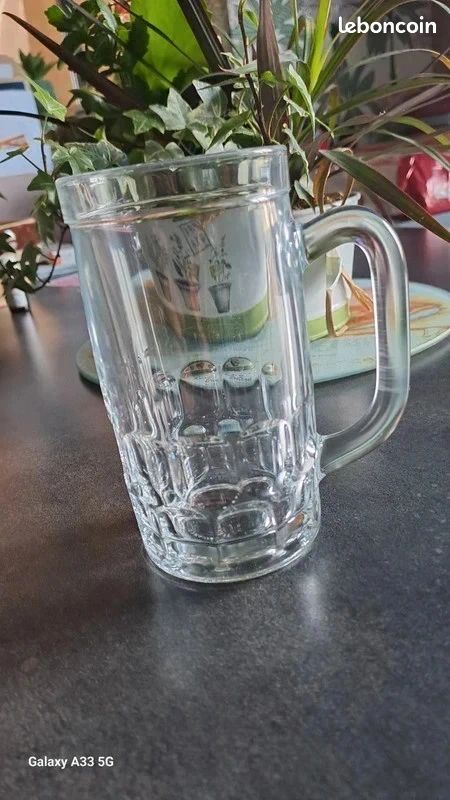 Chope à bière en verre (image 1)