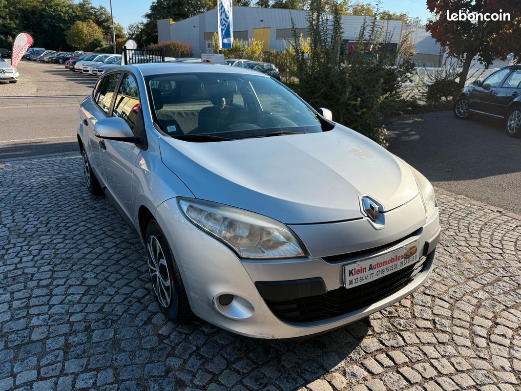 RENAULT Mégane - III Estate 1.5 dCi 110 cv/2 places societé/2011 (image 2)
