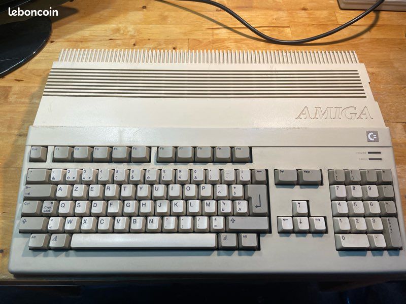 Commodore Amiga 500 – Avec Alimentation Et Souris – Bon état – Fonctionnel