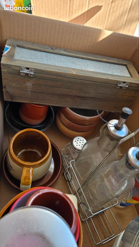 Divers objets cuisine et vaisselle : bols, tasses, assiettes, seau à champagne, huiliers, pots – Faire offre (image 2)