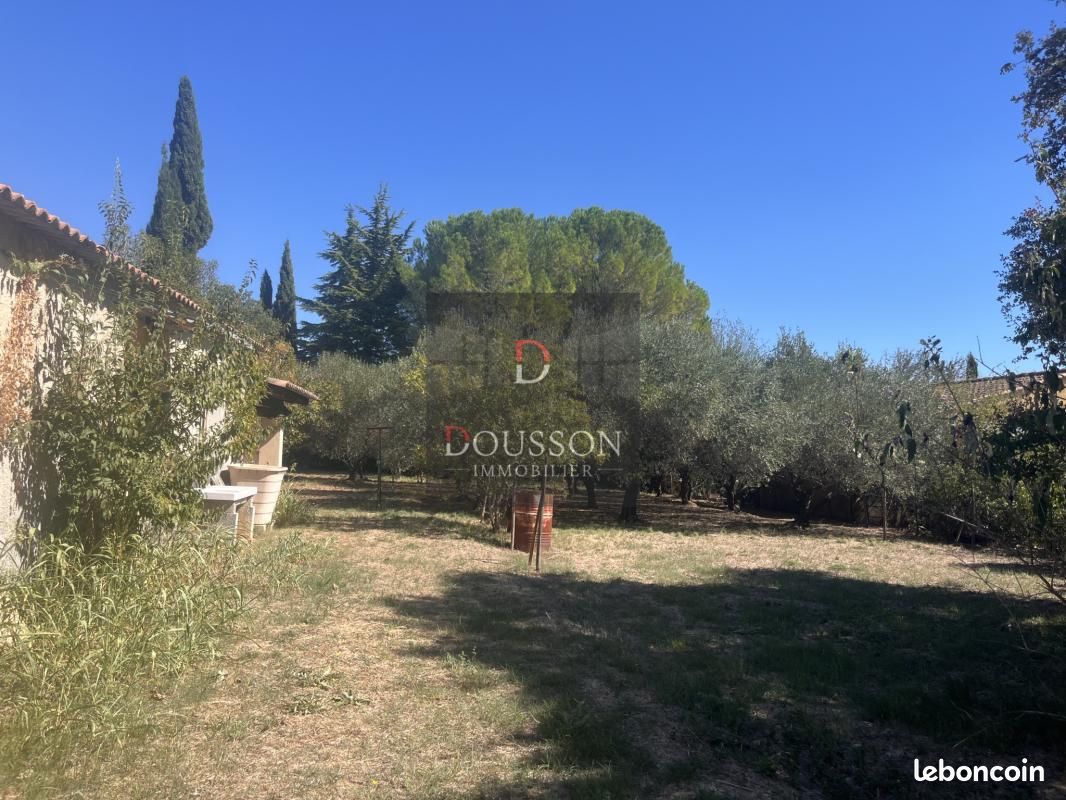 Terrain 1396 m² · à Argilliers · 230 000 €