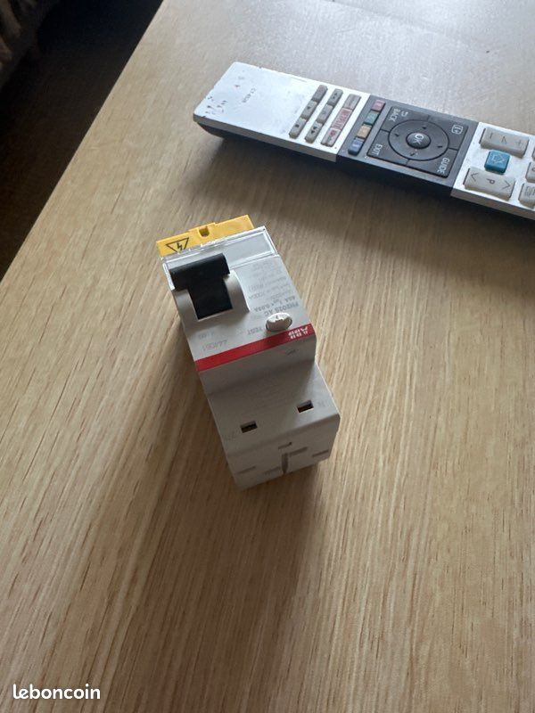 Disjoncteur différentiel 40 A types AC marque ABB (image 2)