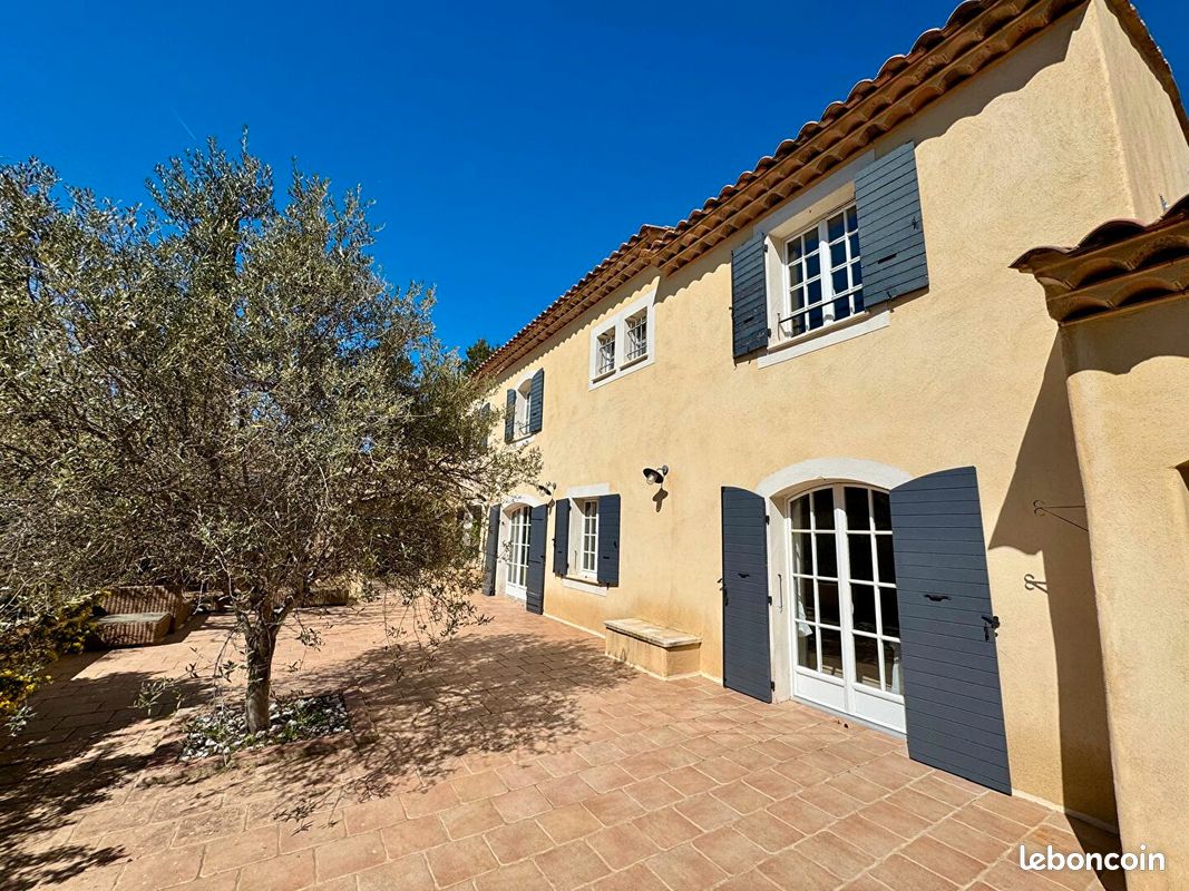 Maison 5 pièces 213 m² · à Pélissanne · 213 m² · 880 000 €