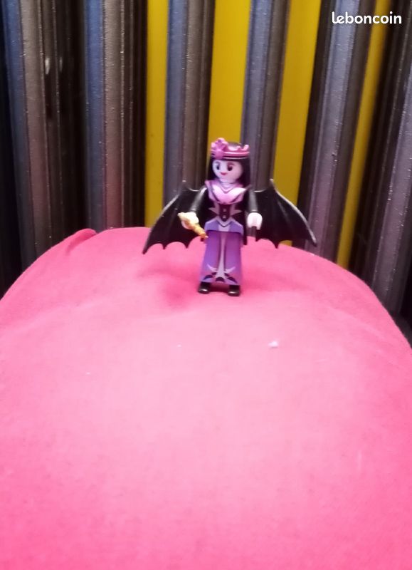 Figurine, Femme de dracula playmobil (image 3)