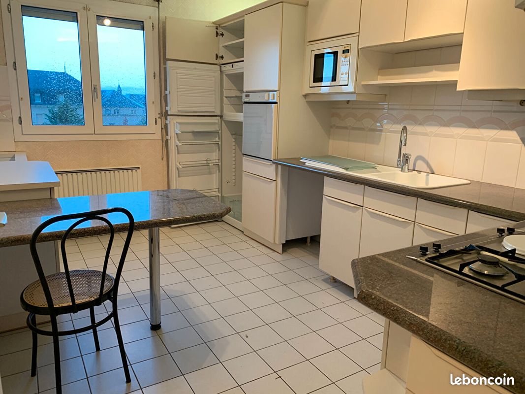 Appartement 4 pièces 100 m² · à Issoudun · 100 m² · 780 €