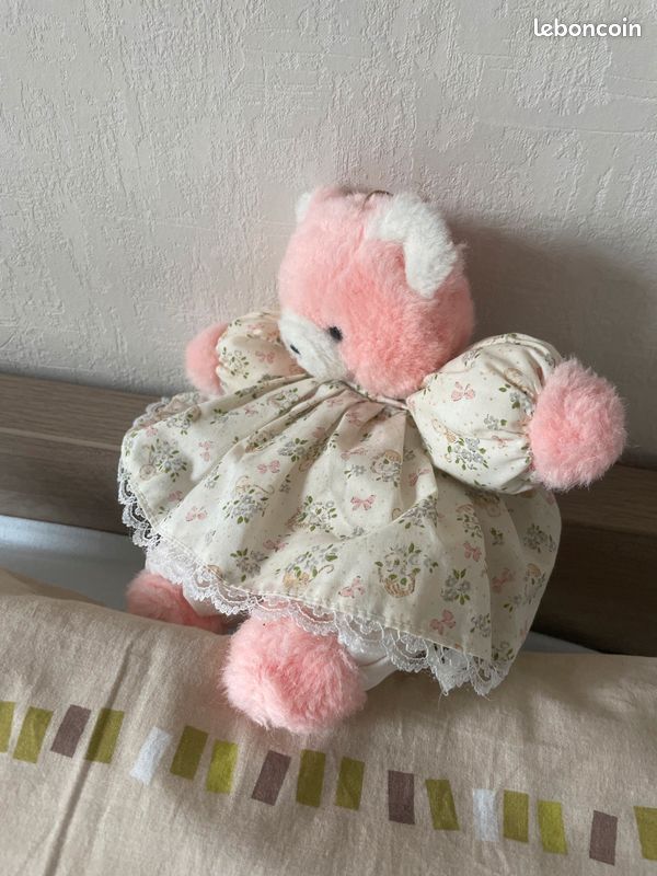 Peluche ours rose vêtue petite robe (image 3)