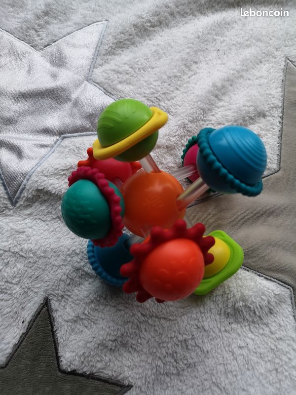 Le hochet Wimzle de Fat Brain Toys (jeux d'éveil des 6 mois) (image 2)