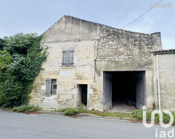 Grange 1 pièce 102 m²