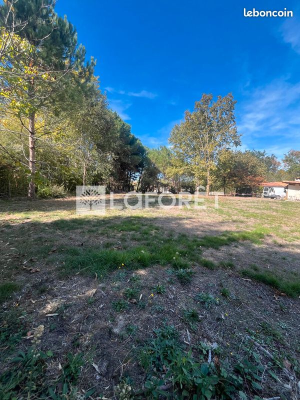 Terrain 1261 m² · à Galgon · 1 261 m² · 99 000 €