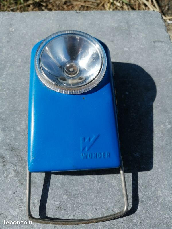 Lot De 2 Lampes De Poche WONDER Vintage - Rouge Et Vert - 4,5V - Fabriquées En France
