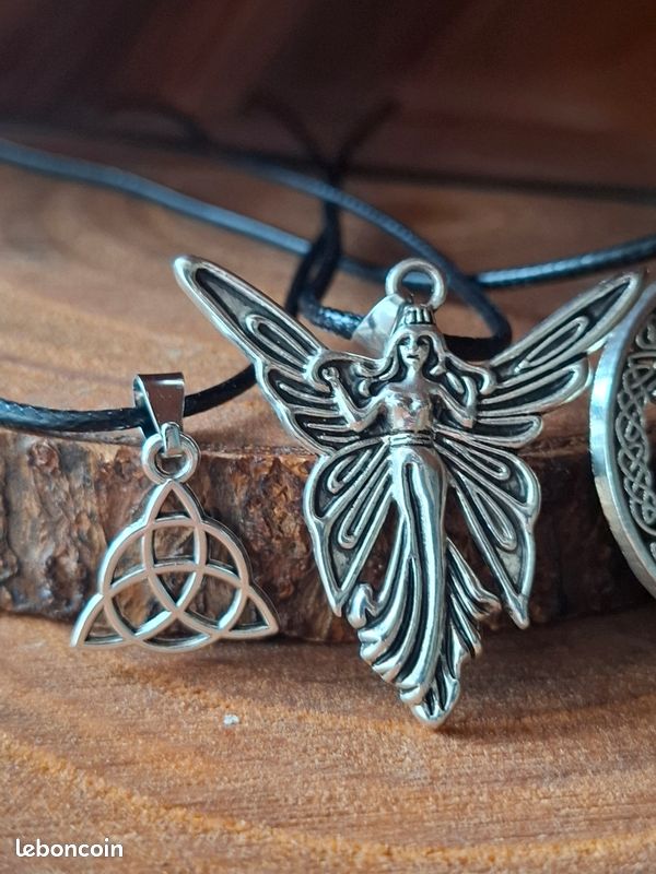 Collier Hécate Triple Lune En Cuivre Avec Strass - Pendentif Clé Et Roue - Bijou Symbolique Sorcellerie, Cadeau Magique