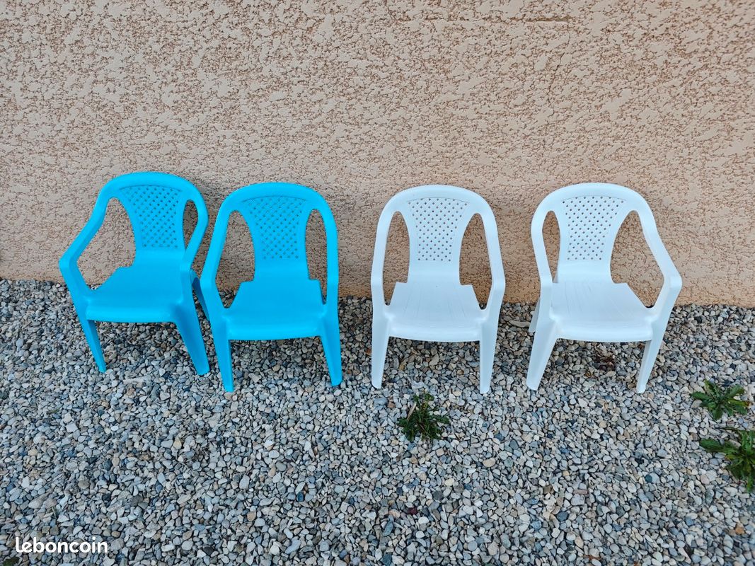 Lot de 4 fauteuils / chaises enfant en plastique blanc et bleu (image 1)