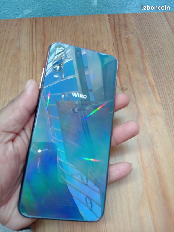 Vend téléphone wiko view 4 (image 2)