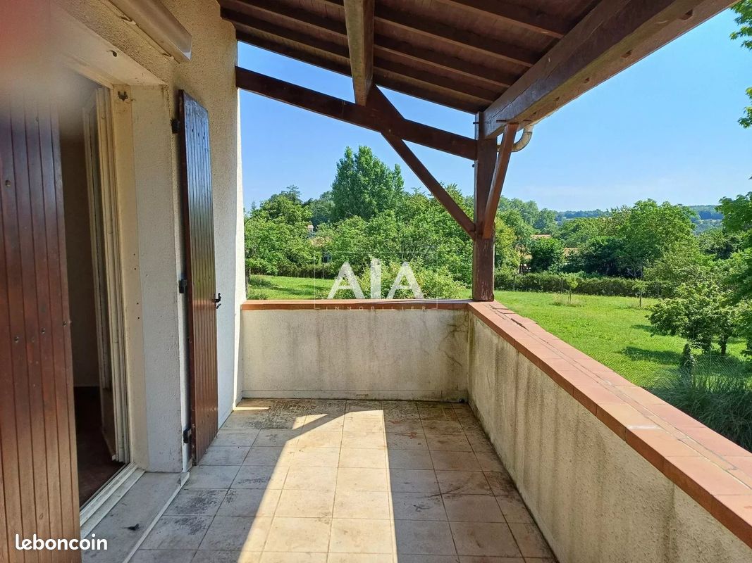 Maison 6 pièces 2180 m² · à Champagne-Mouton · 2 180 m² · 128 400 €