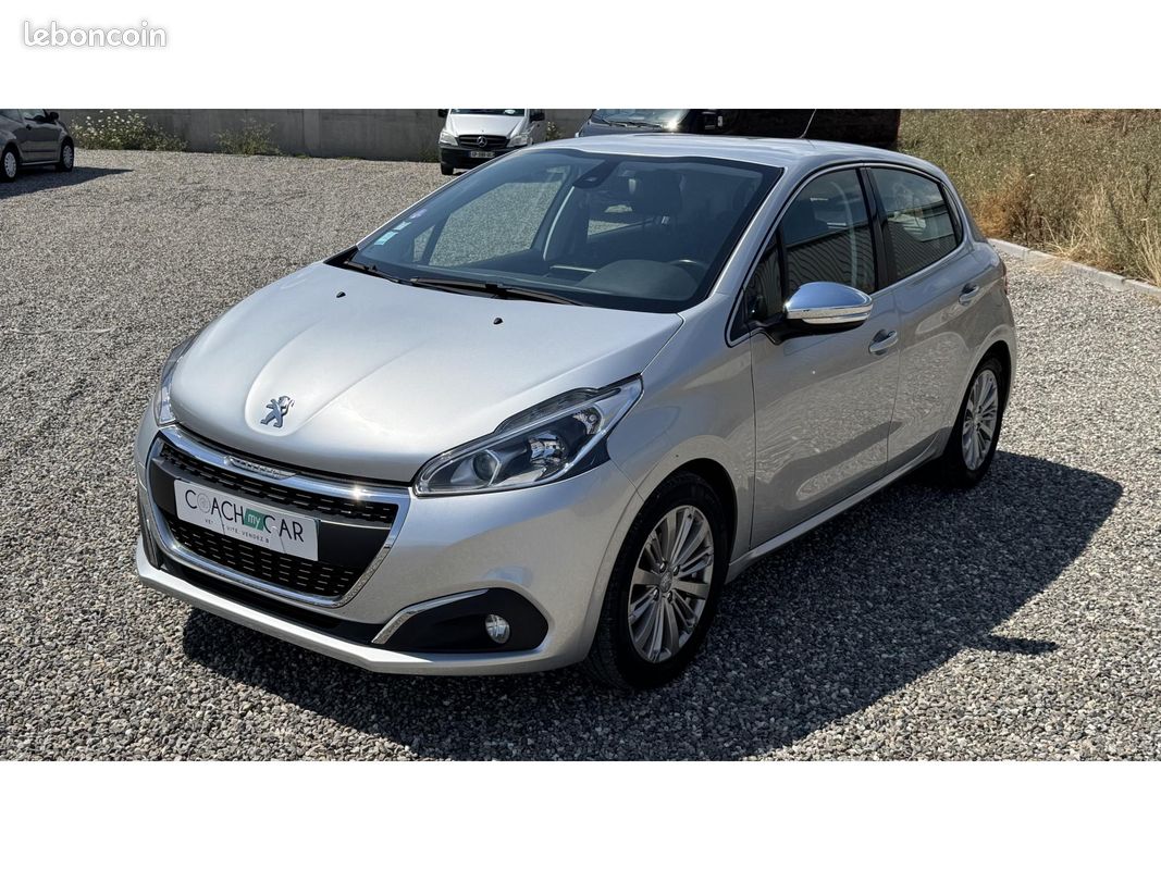 PEUGEOT 208 1.2i 12V - 82 Style (image 1)